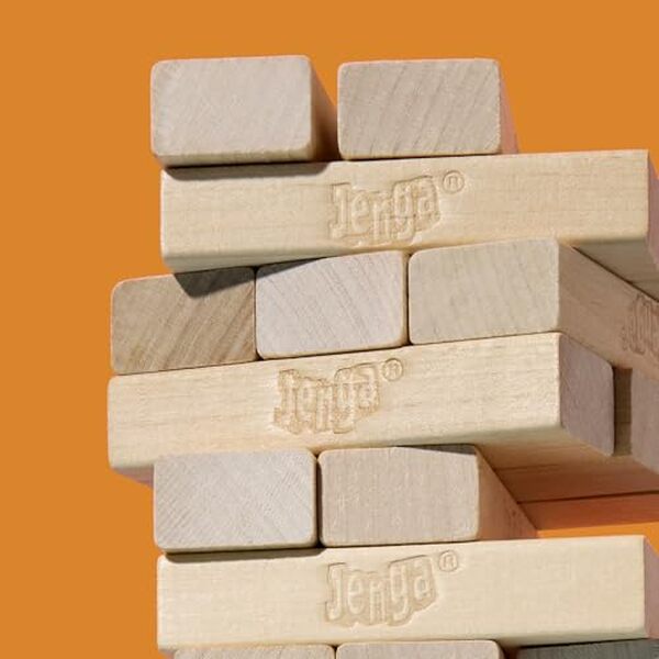 Explorez les différentes manières de jouer à Jenga avec Hasbro et transformez vos parties. Découvrez des astuces, des variantes et des conseils pour gagner au célèbre jeu de blocs en bois. Profitez d'une expérience ludique inédite et renouvelez vos moments de convivialité.
