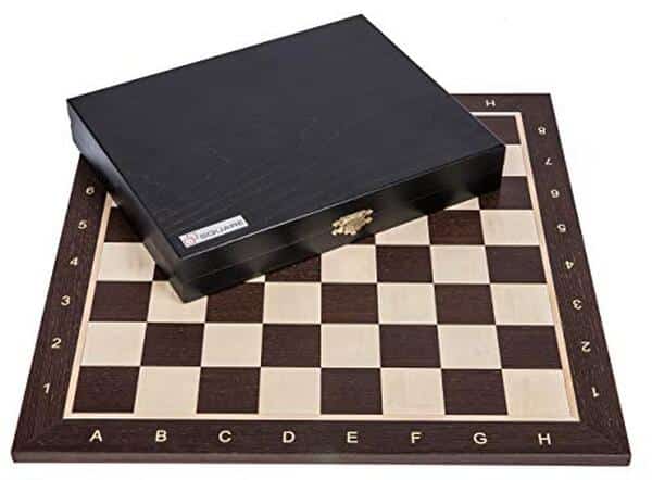 Découvrez le jeu d'échecs Staunton 5 Wenge Lux : un plateau luxueux avec des pièces finement sculptées pour une expérience de jeu exceptionnelle.